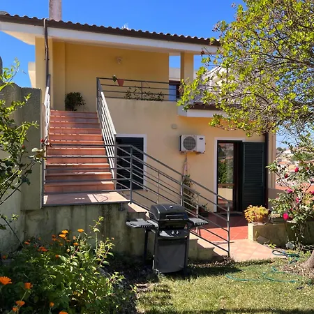 Apartment Panoramica Con Giardino
